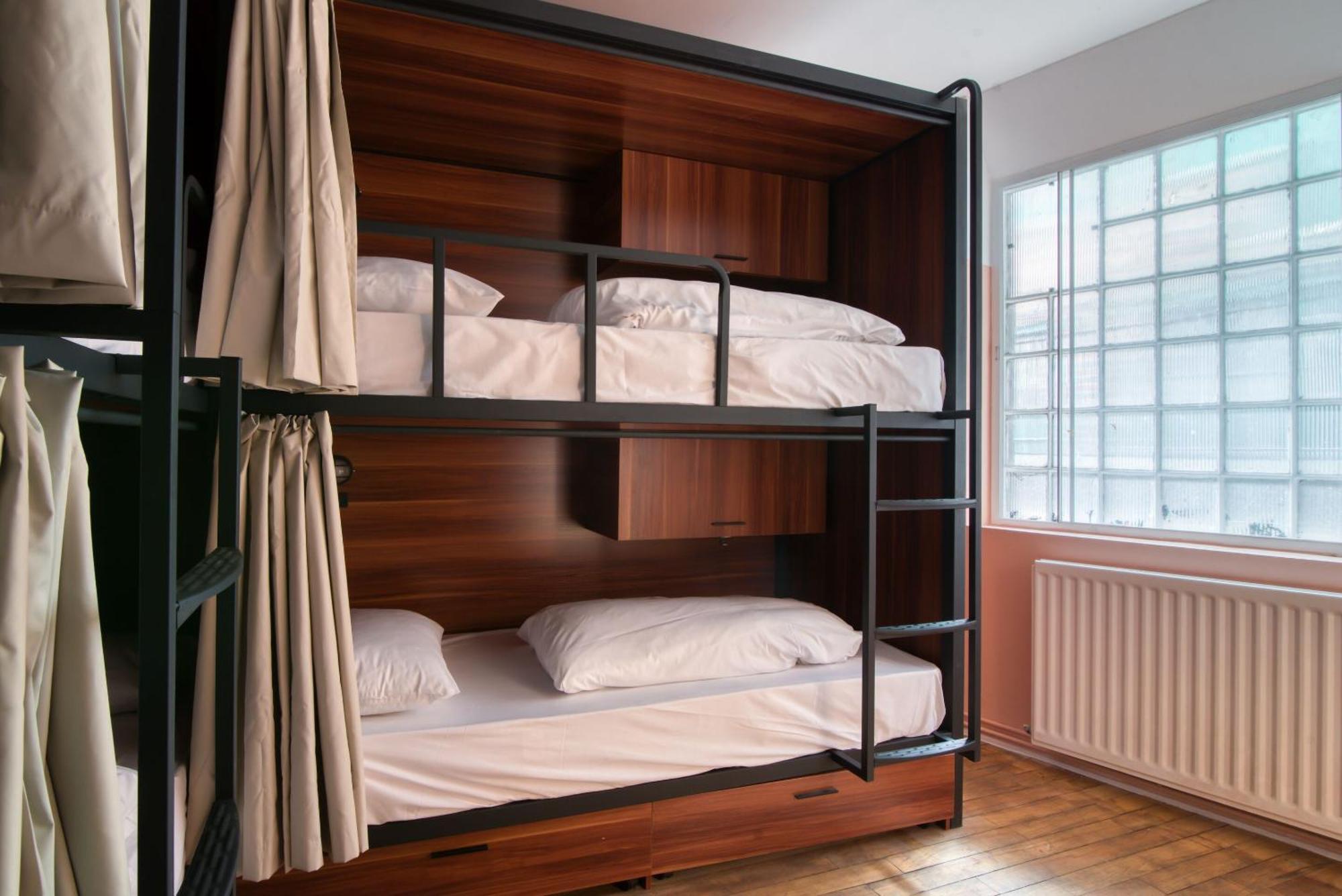 Bed 6-Bed Dormitory Room,1578374420:JPEG